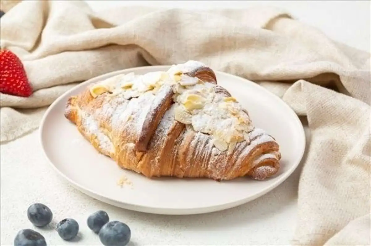 Круассан миндальный