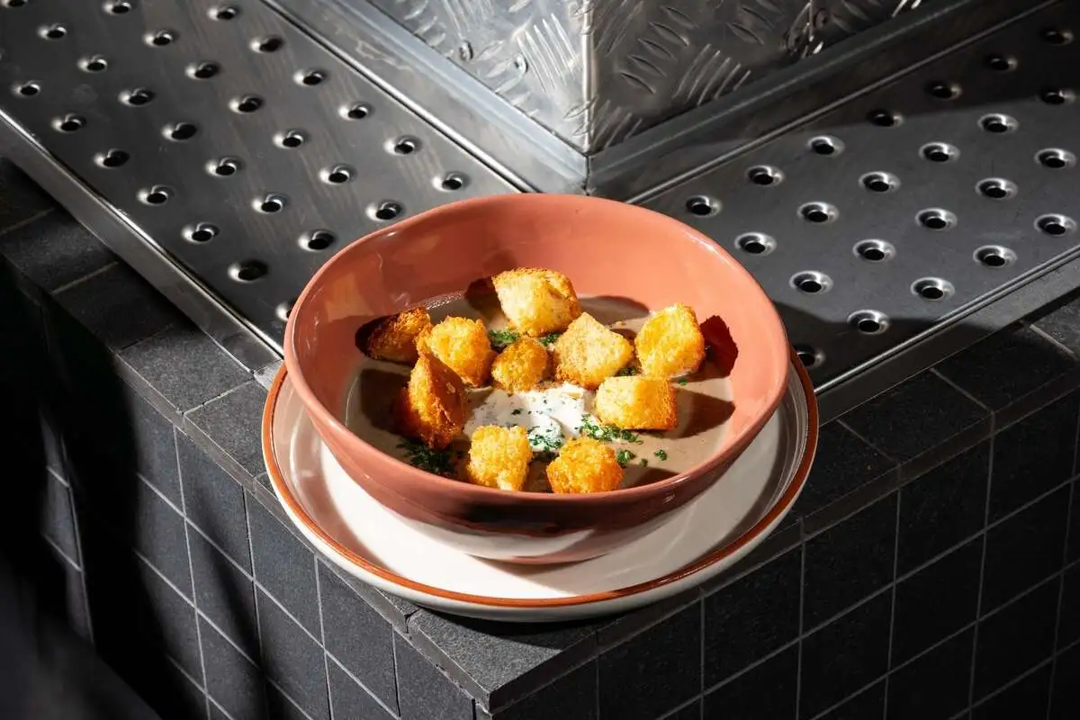 Грибной суп, страчателла, крутоны