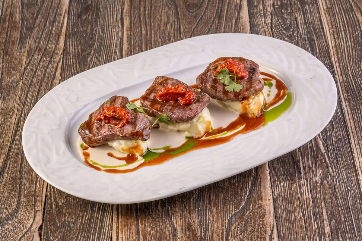 Медальоны из говяжьей вырезки