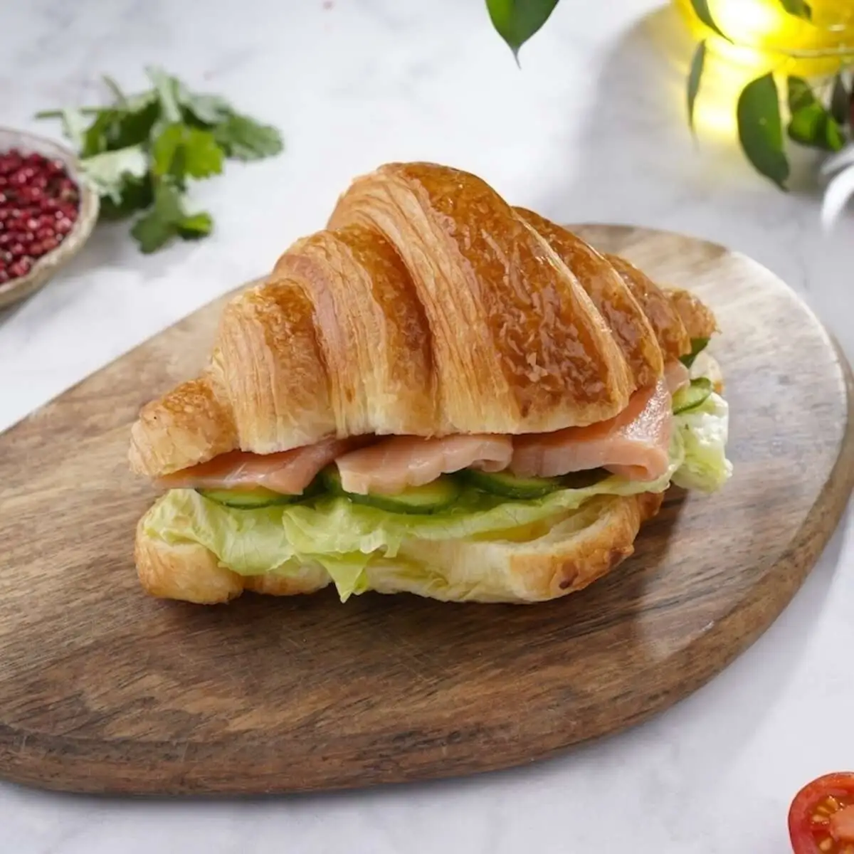 Круассан с семгой