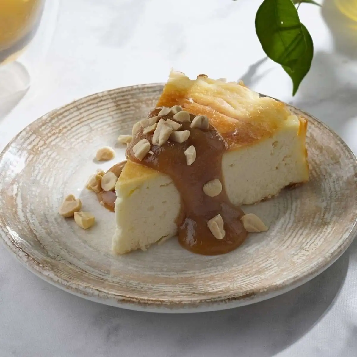 Запеканка с соусом соленая карамель