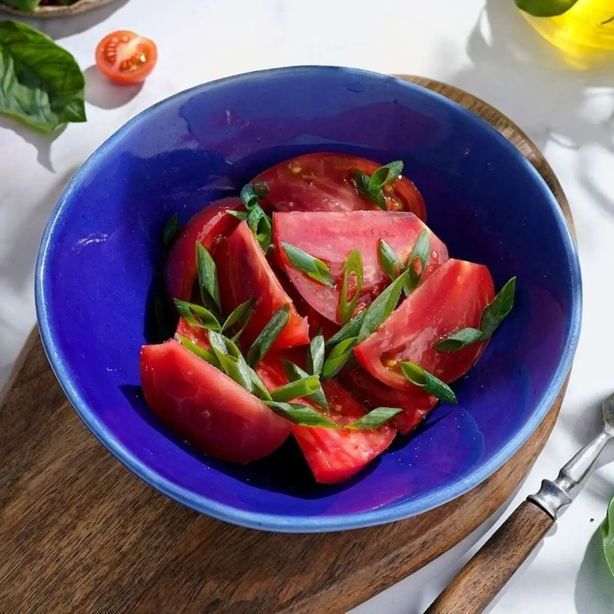 Салат из розовых томатов