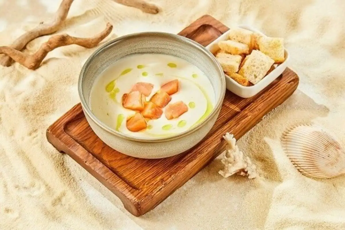 Крем-суп из цветной капусты с лососем