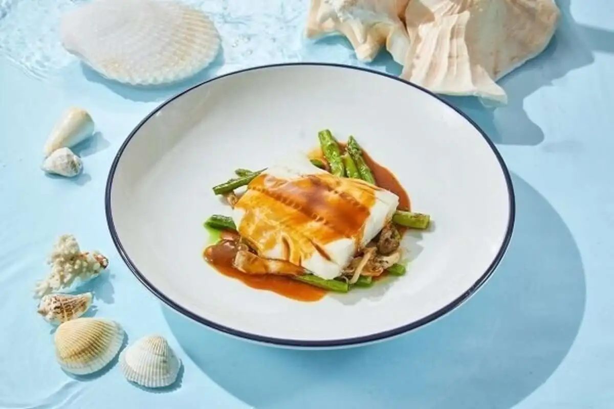 Филе палтуса со спаржей