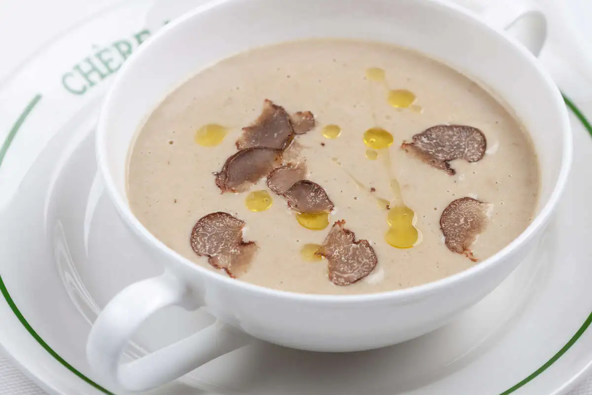 Грибной крем-суп с черным трюфелем