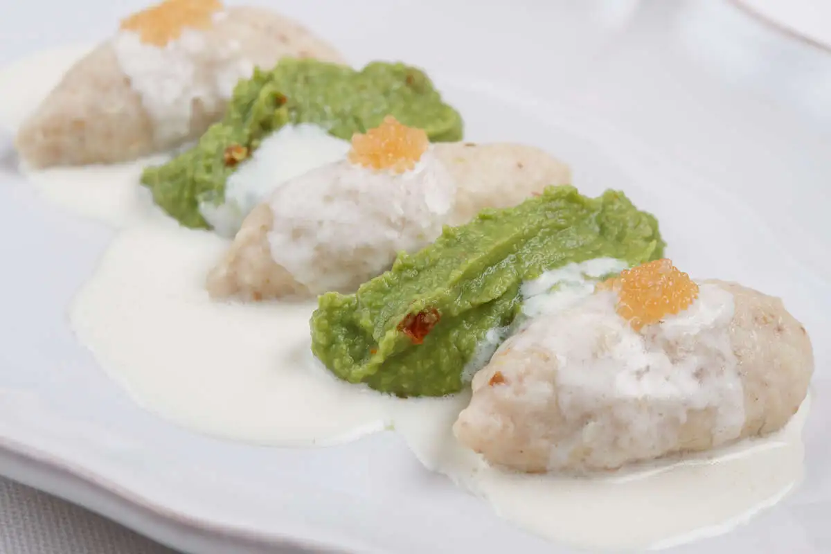 Кнели из щуки с гороховым пюре