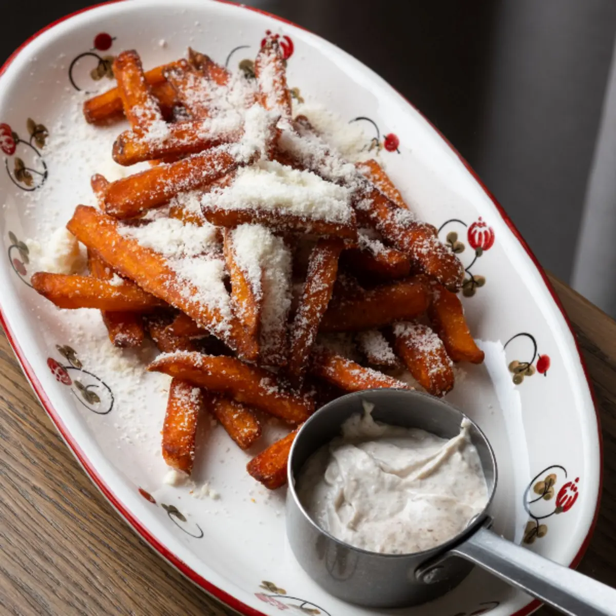 Батат фри, трюфельный соус 