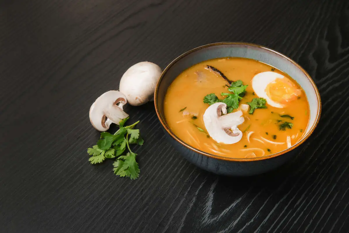 Рамен сырный с томленым мясом