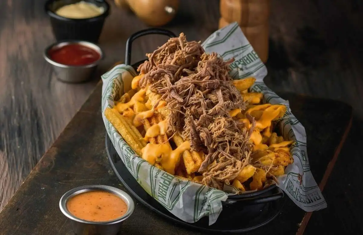 Рваная свинина BBQ+салат+карт фри+соус