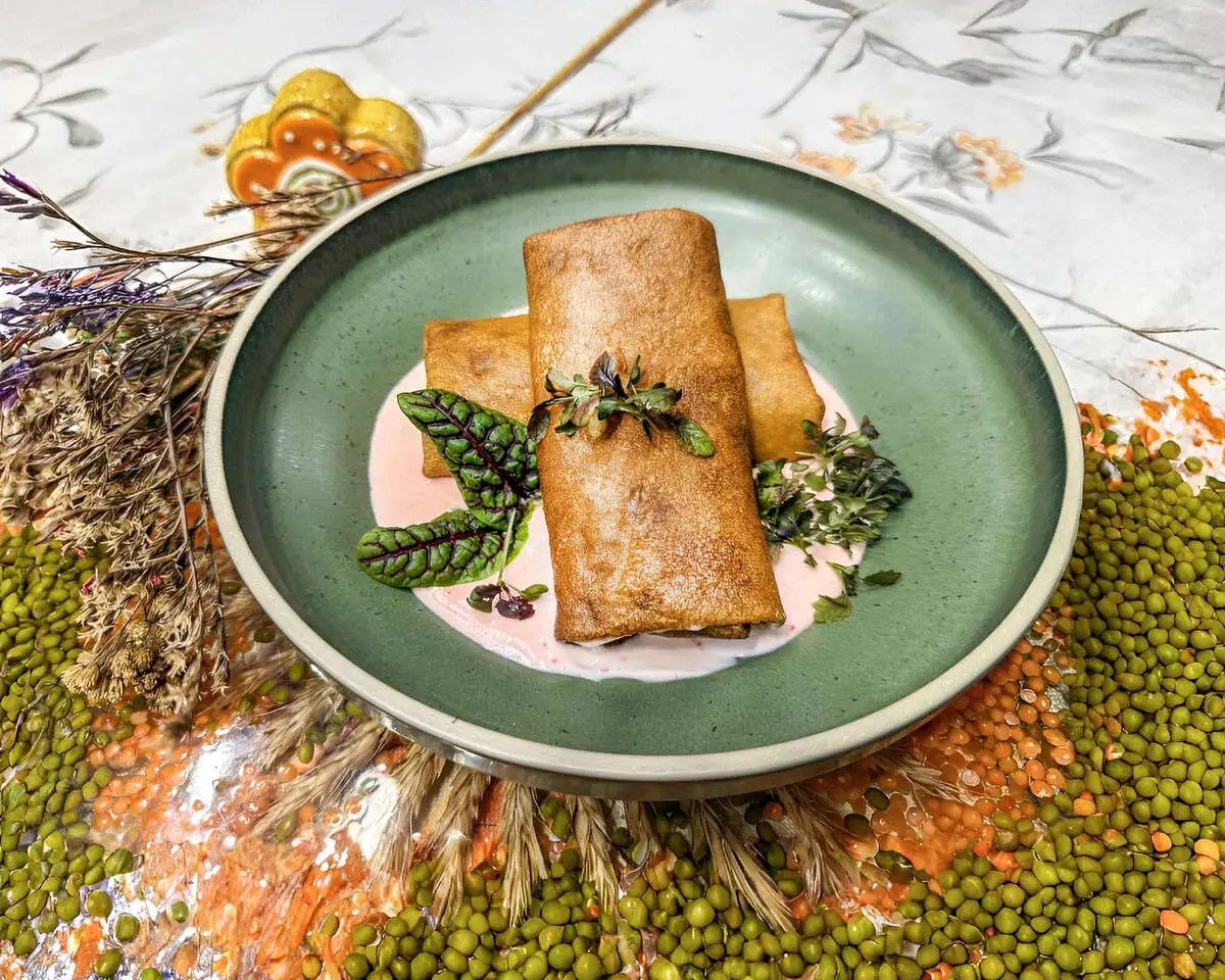 Блины с тигровыми креветками и копченой форелью