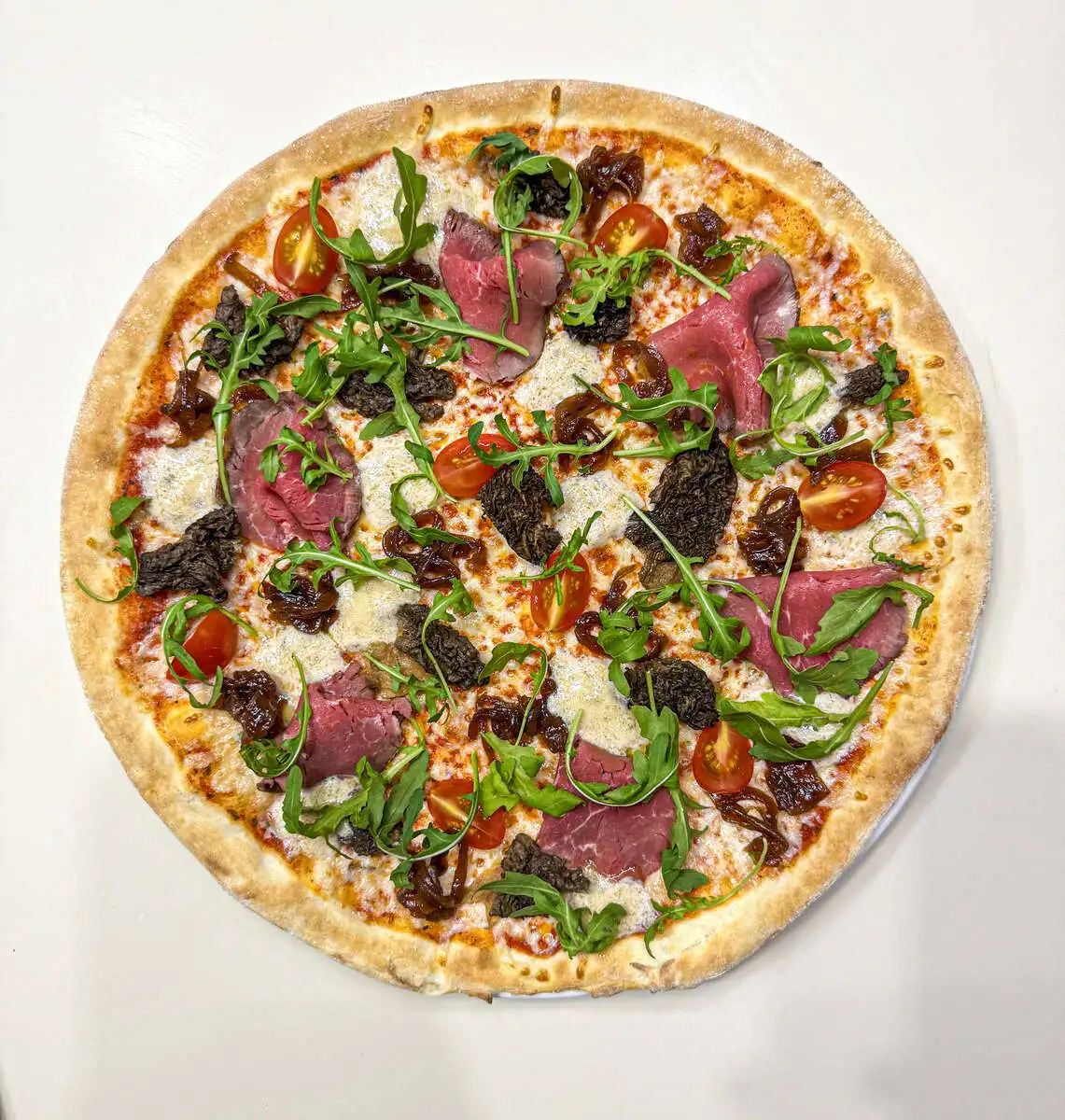 Пицца с ростбифом и сморчками 