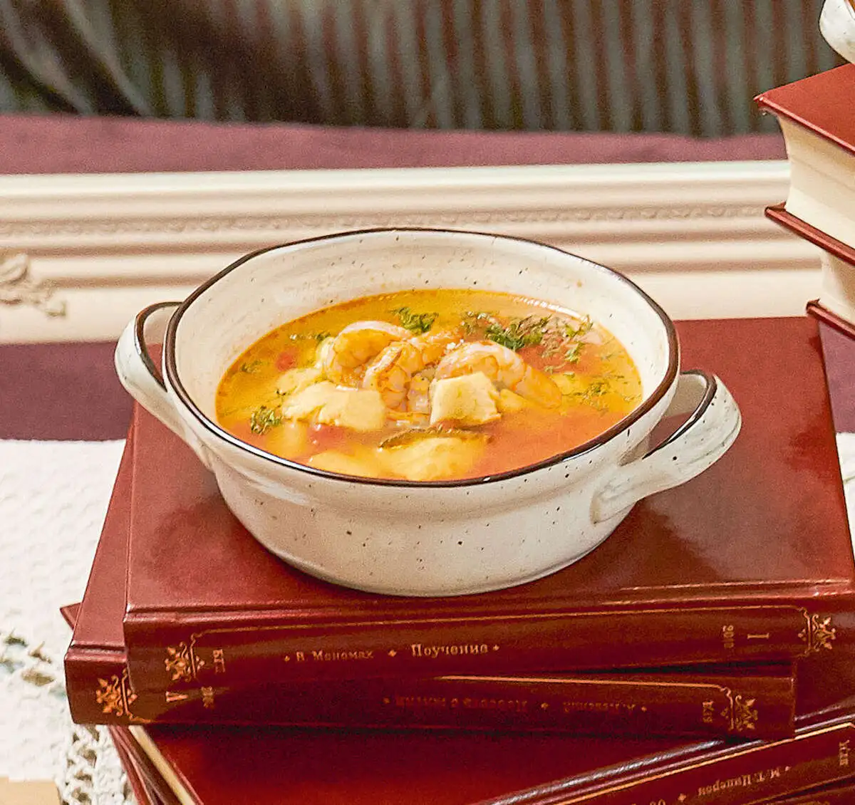 Наваристая уха от шеф-повара из форели и тигровых креветок