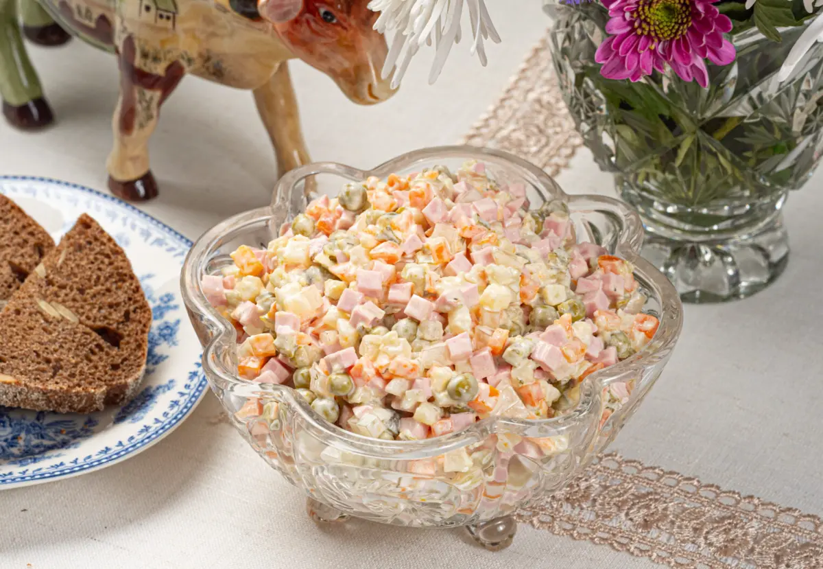 Оливье №82 " Новогодний" с докторской колбасой