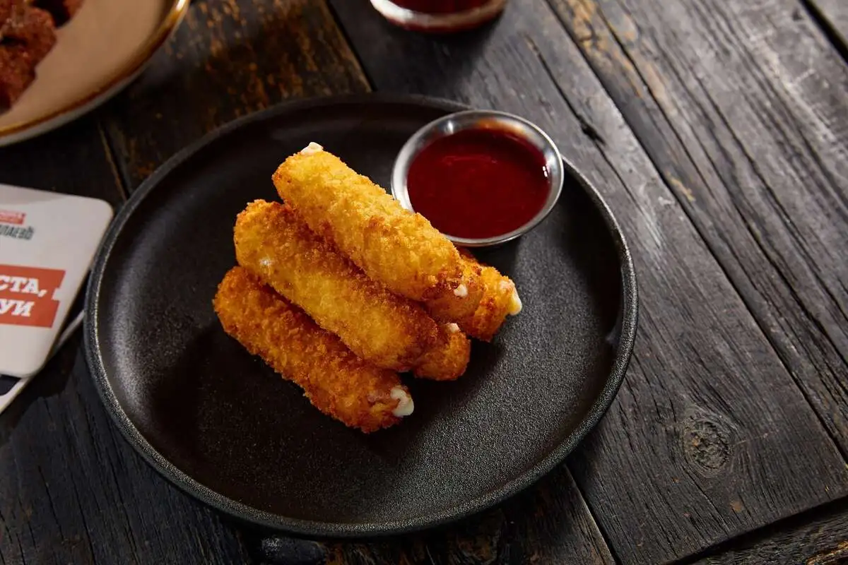 Сырные палочки из моцареллы