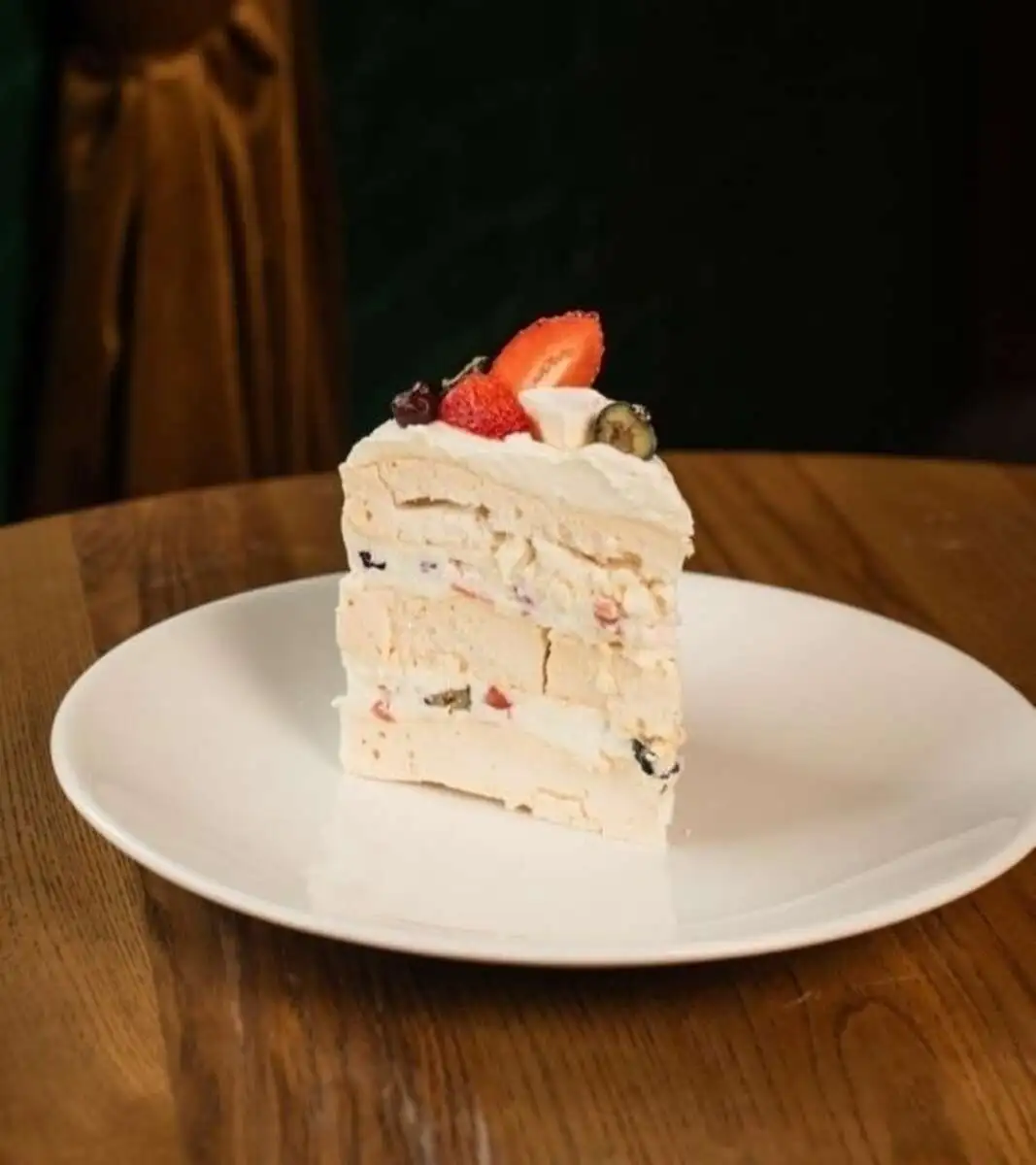 БЕЗЕ С ЯГОДАМИ