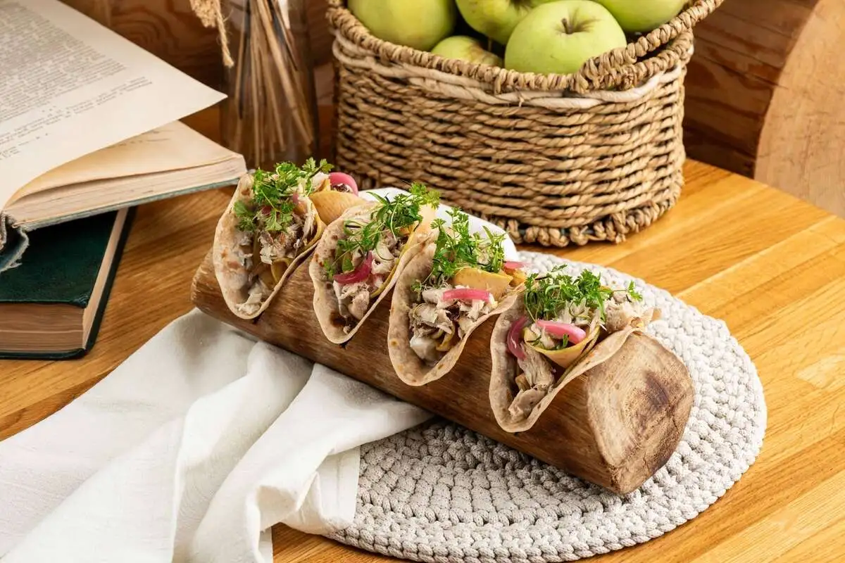 Дачные тако на гречневых лепешках со скумбрией