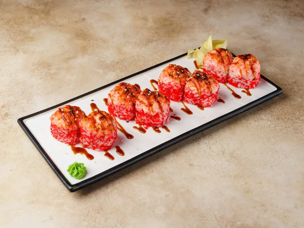 Запечённый ролл с креветкой и моцареллой