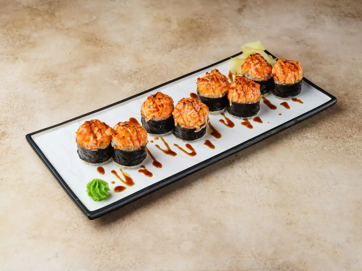 Запечённый ролл спайси с крабом и креветкой