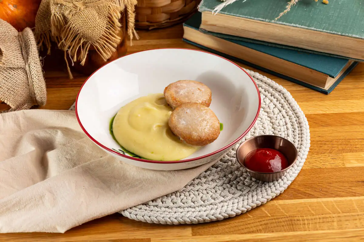 Куриные котлетки с пюре 