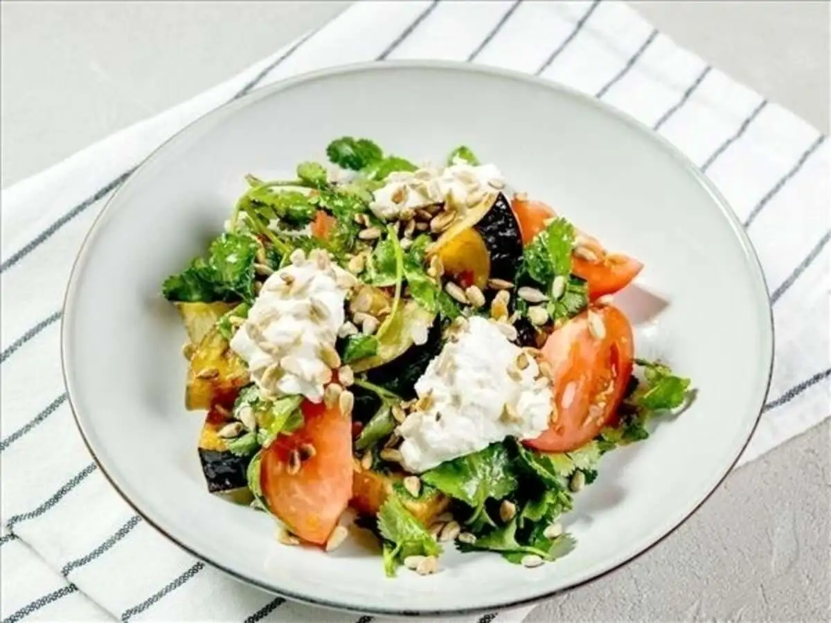 Салат с хрустящими баклажанами