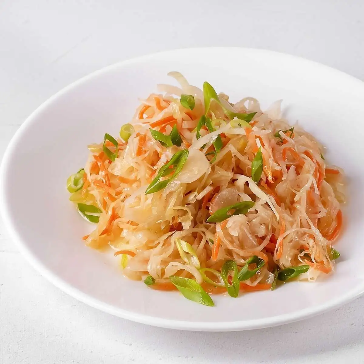 Салат из квашеной капусты