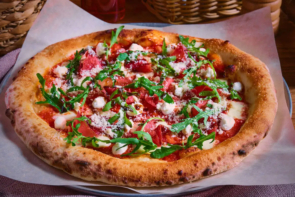 Пицца с брезаолой