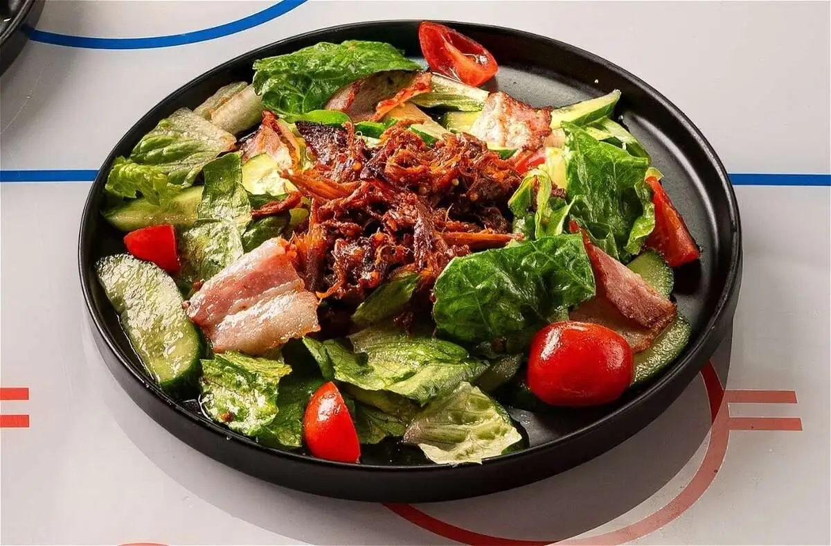 Салат с рваной свининой