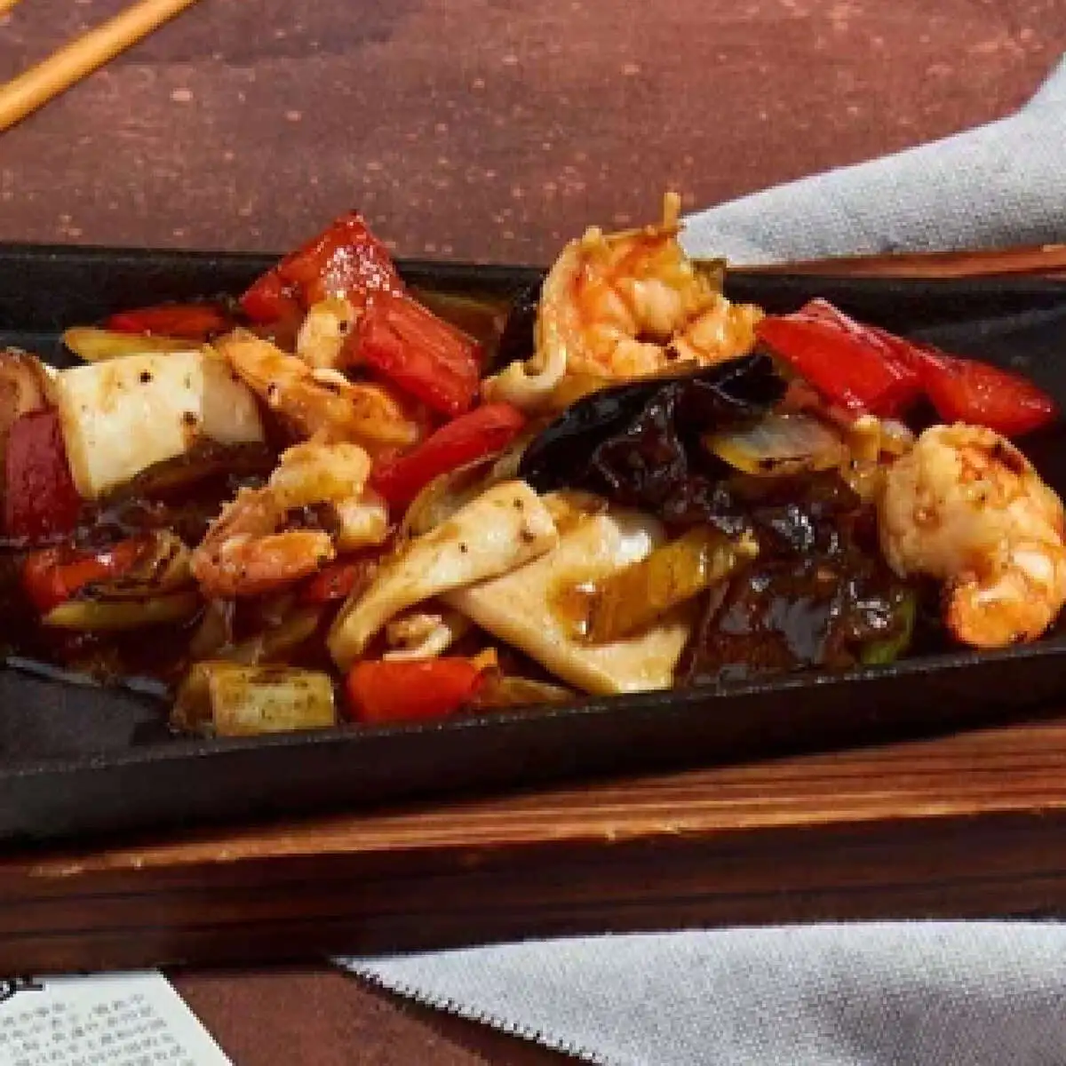 Тепан с морепродуктами и овощами