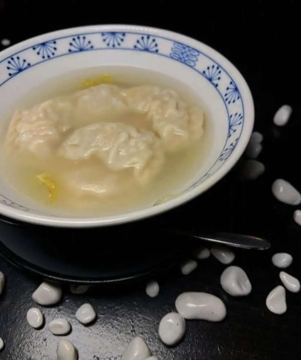 Пельмени с курицей в бульоне 