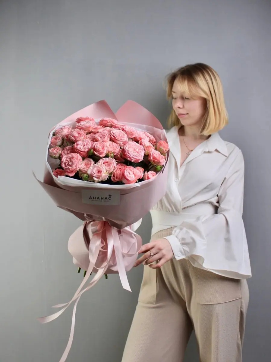 Монобукет из нежных пионовидных роз