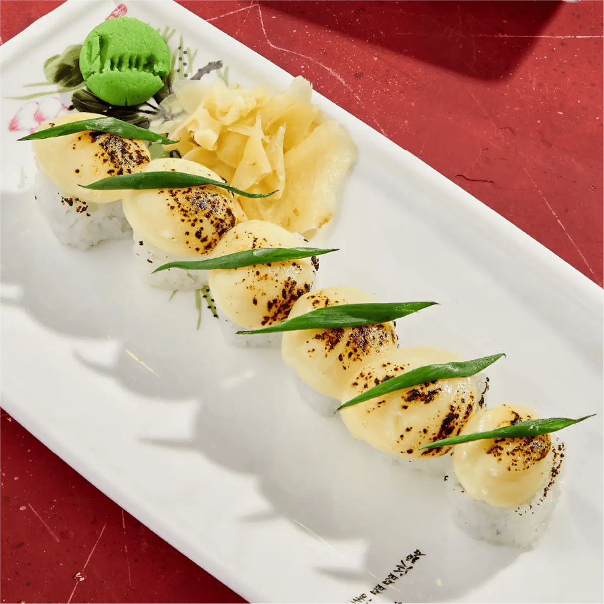 Ролл с копченой куриной грудкой