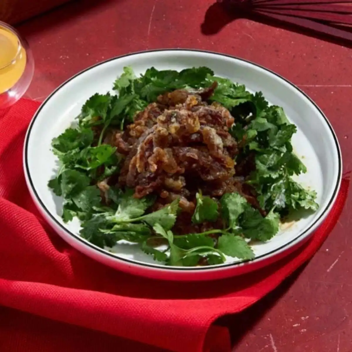 Салат с хрустящей говядиной