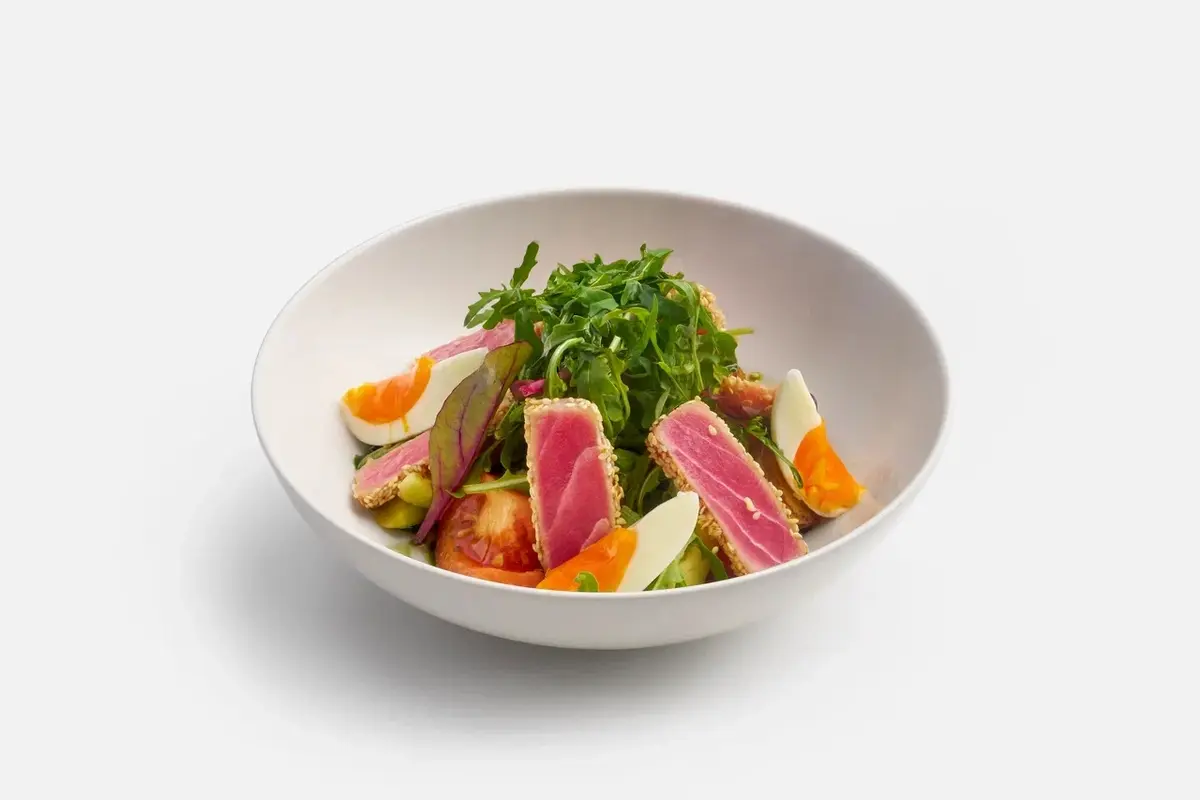 Салат с тунцом и соусом понзу