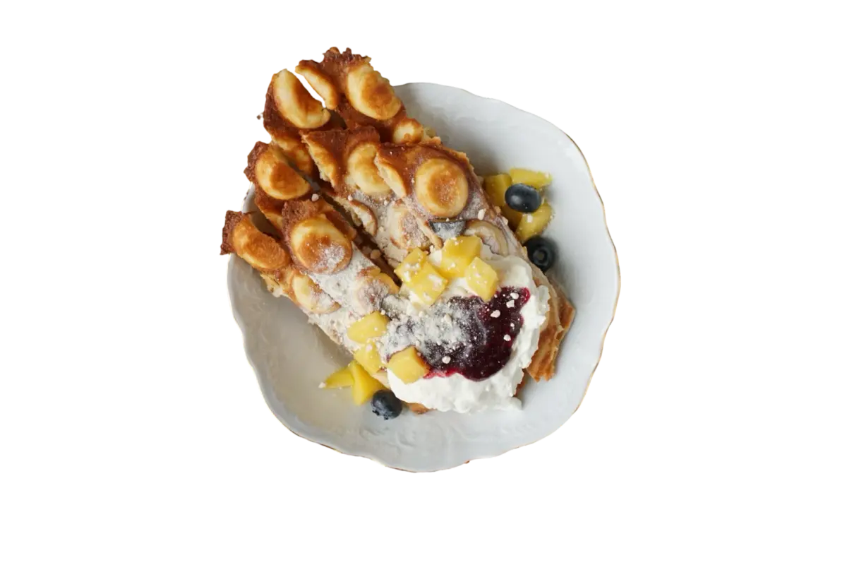 Хрустящие вафли с муссом маскарпоне и домашним вареньем