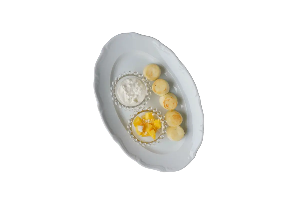 Сырники с муссом маскарпоне и манго