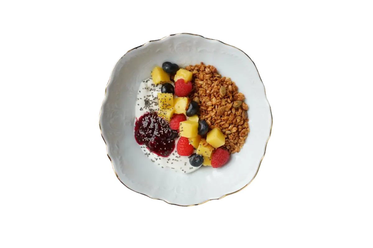 Гранола с йогуртом и домашним вареньем