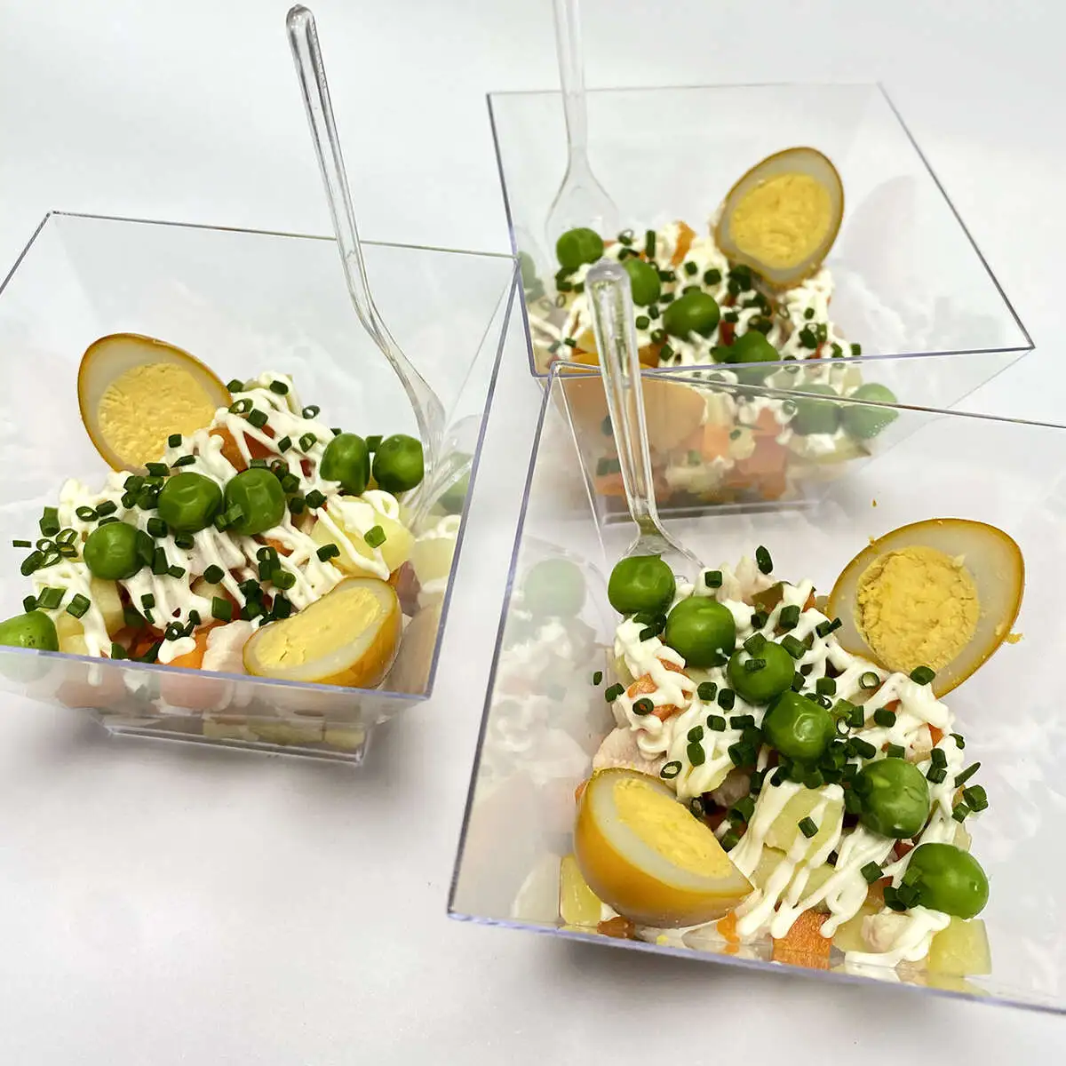 Салат Оливье с цыпленком домашнего копчения