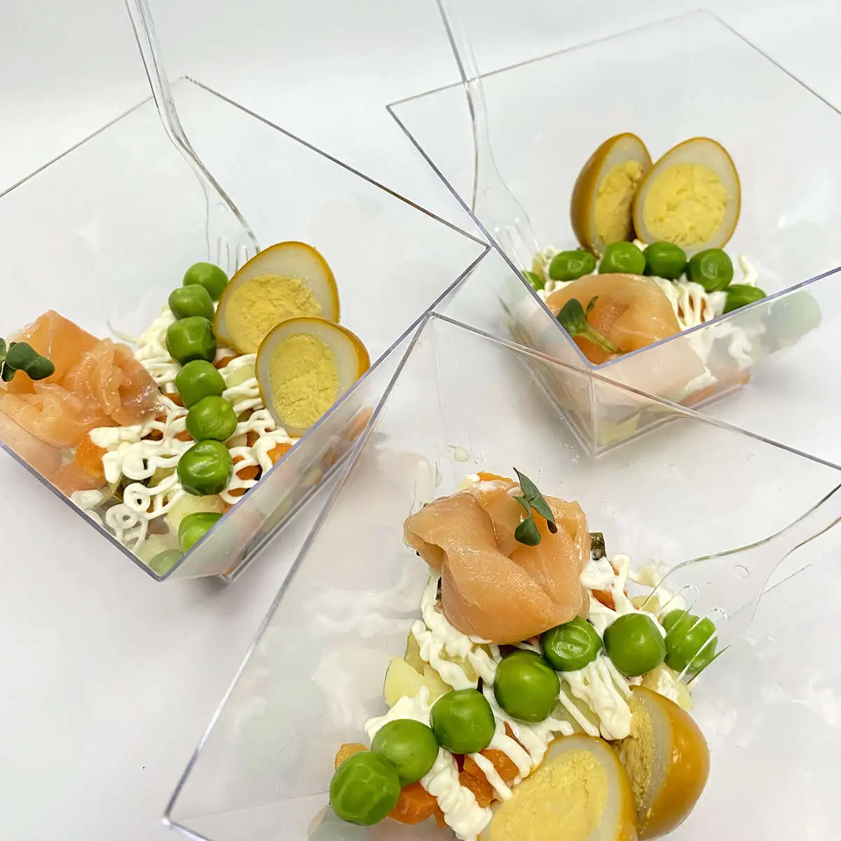 Салат Оливье с лососем шеф-посола