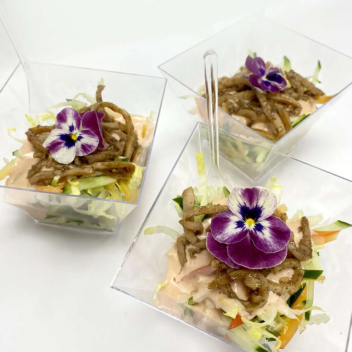 Салат с копчеными кальмарами