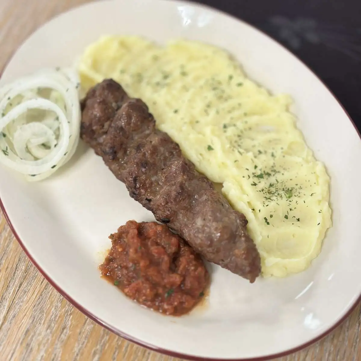 Люля кебаб из говядины и свинины с картофельным пюре