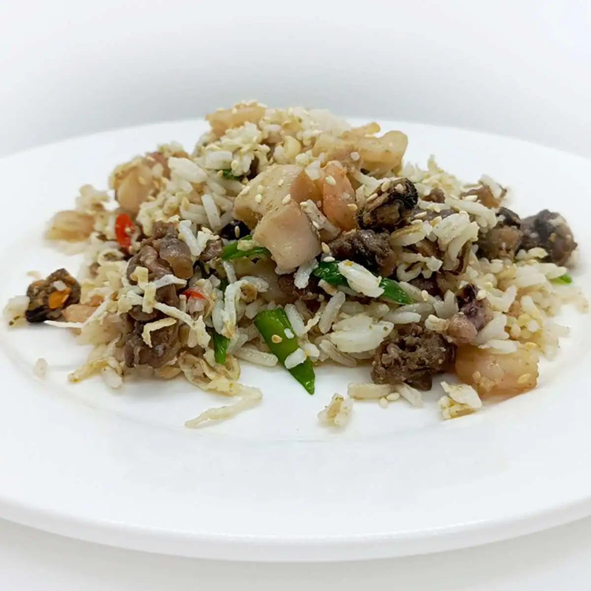 Рис с морепродуктами и кунжутом