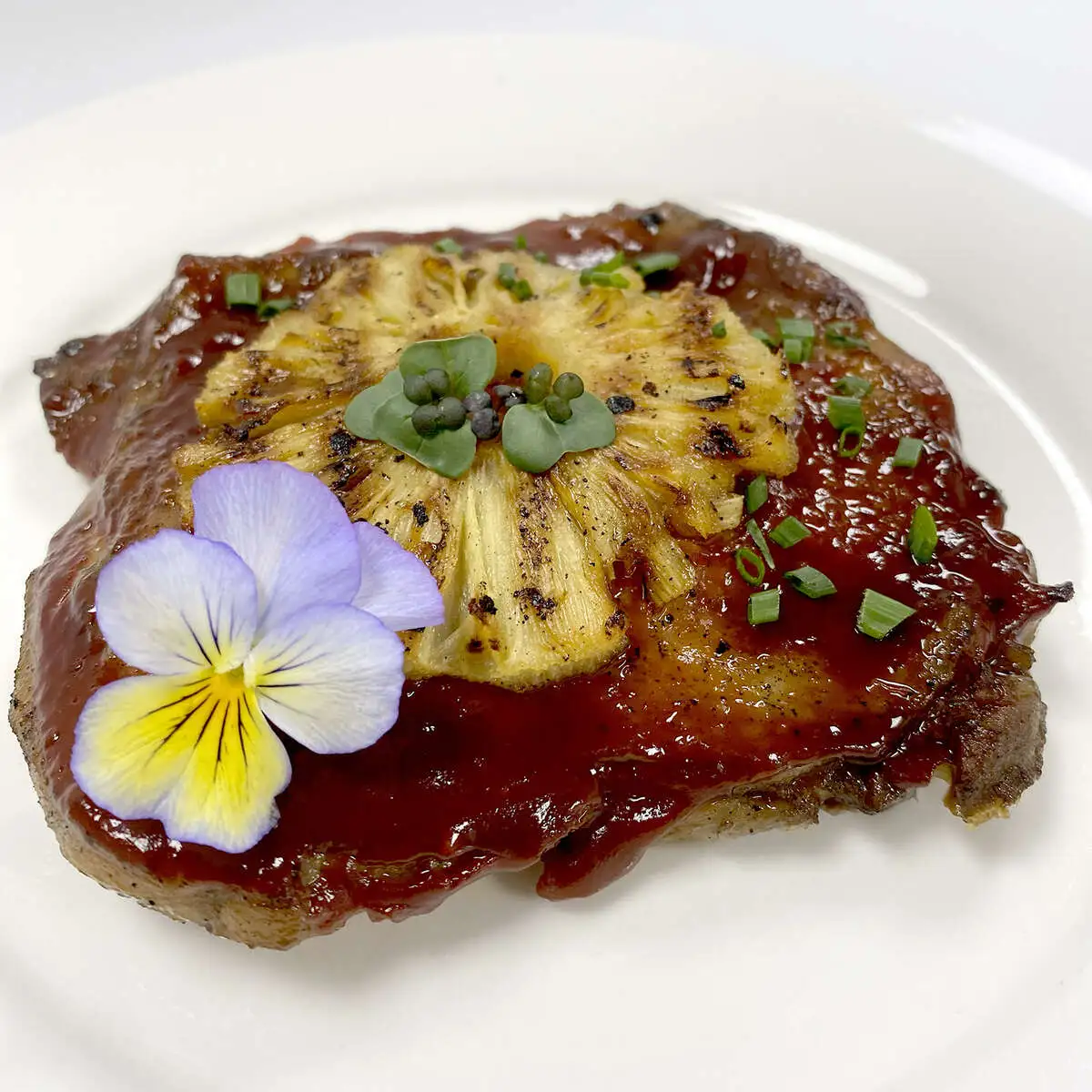 Куриное филе, запеченное с ананасами Тропикана