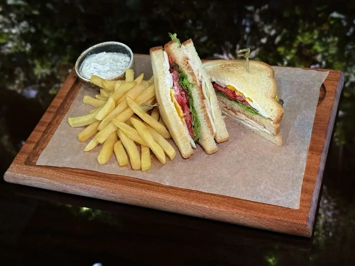 Kлаб сэндвич с курицей/Chicken club sandwich