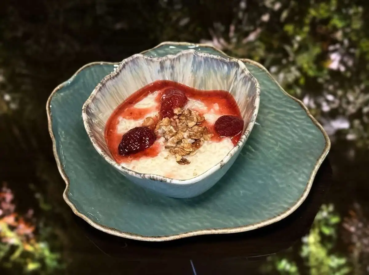 Каша рисовая с ягодным топингом и орешками / Rice porridge with berry Jerus