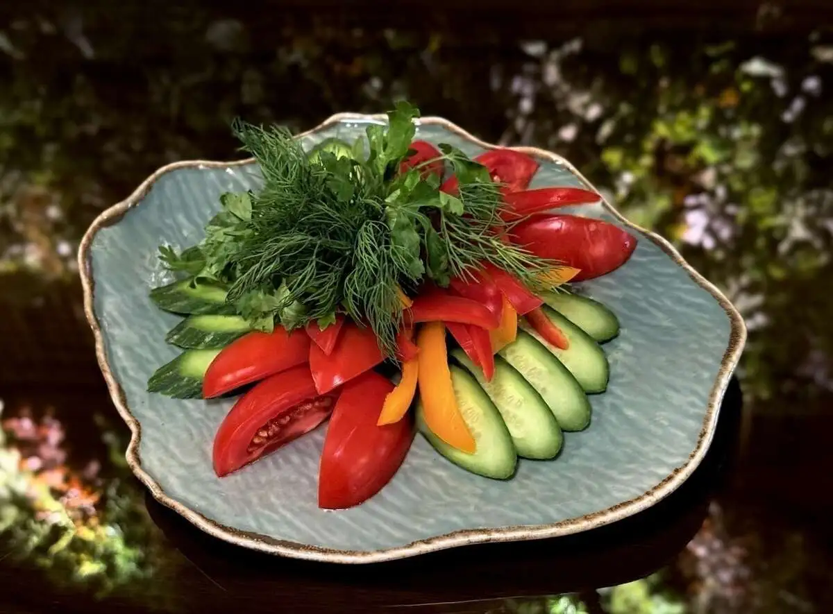 Ассорти из свежих овощей /Assorted fresh vegetables