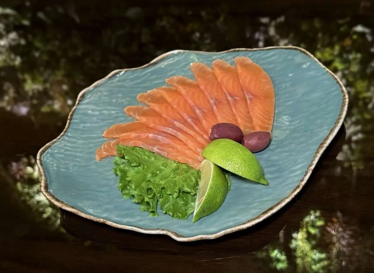 Семга соленая с лимоном и сливочным маслом /Salted salmon with l