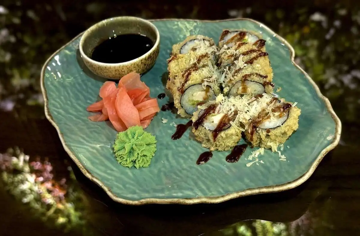 Цезарь ролл с куриным филе/Caesar roll with chicken fillet