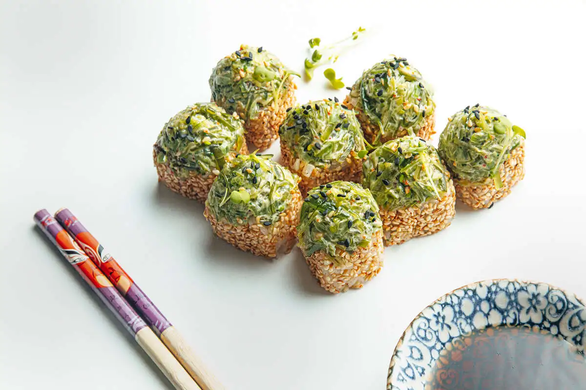 Спайси ролл с чуккой