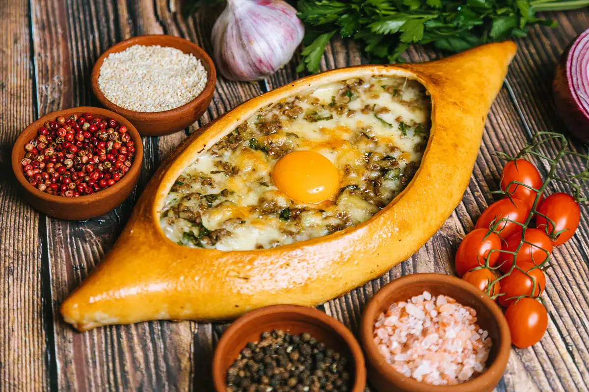 Хачапури с  говядиной и сыром