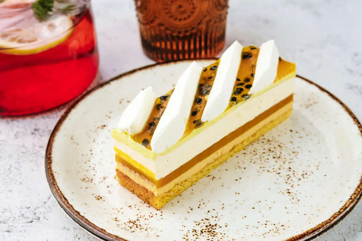 Пирожное Манго-маракуйя